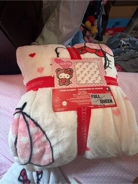 Hello Kitty Blanket full/queen - Pink and White